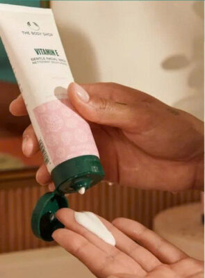 Sữa Rửa Mặt Vitamin E Gentle Face Wash 125ML