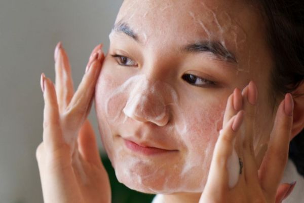 Nên dùng sữa rửa mặt khi nào cho phù hợp